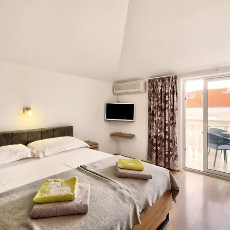 Studio-apartment Mit Balkon Und Meerblick By Interhome